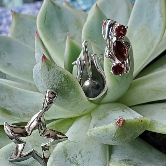 Three separate Necklace Pendants - Picture 6 of 7